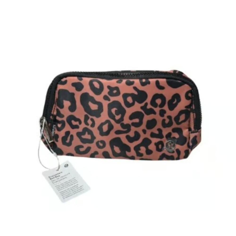 Stylish New Lululemon Cheetah Print Everywhere Belt Bag - Picture 5 of 5